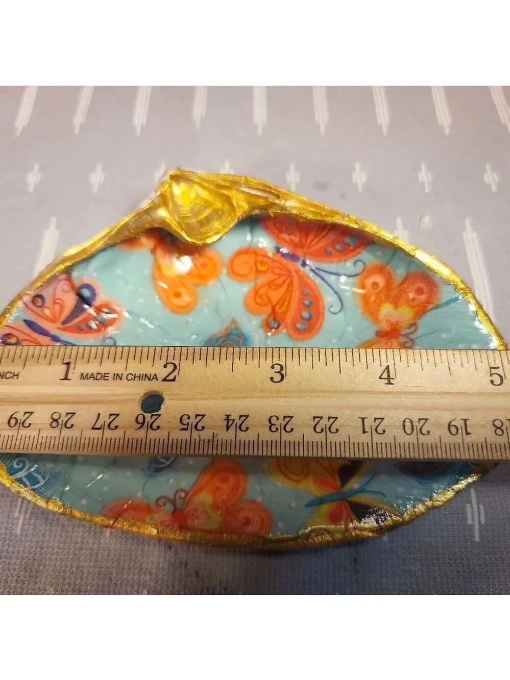 DECOUPAGE CLAM SHELL DECOUPAGE BUTTFLIES ON A CLAM SHELL TRINKET DISH